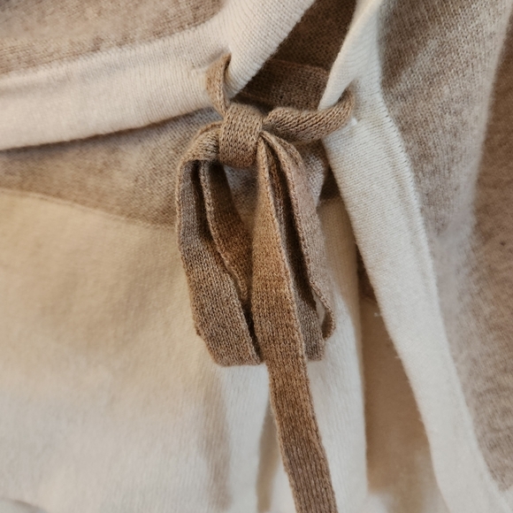 J. McLaughlin Cashmere Wool Cozy Tan Cream Poncho Shawl One Size Coastal Grandma - Picture 6 of 6